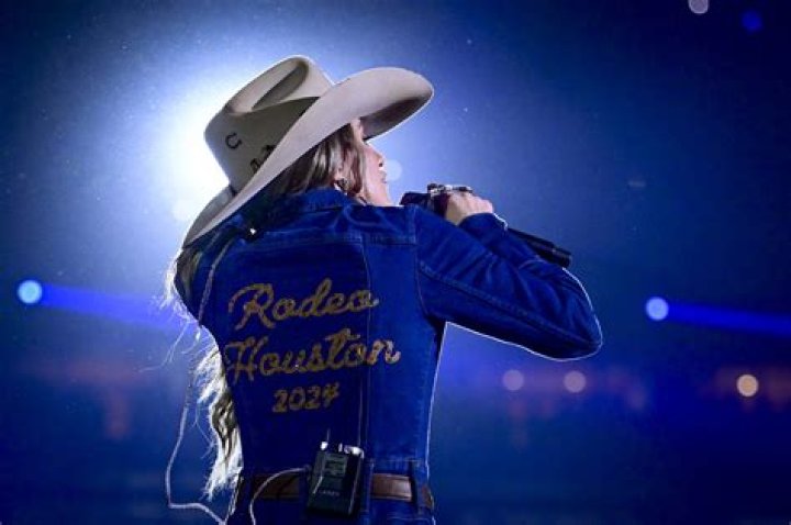 A VERY Pregnant Maren Morris Performs at the Houston Rodeo – And Absolutely Slays It – Celeb Secrets Country