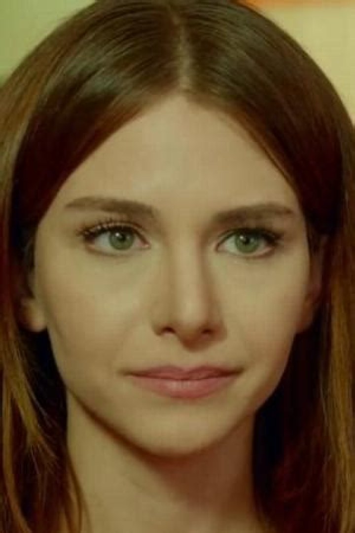 Ezgi Asaroğlu Wiki, Biographie, Age, Taille, Mariage & Informations