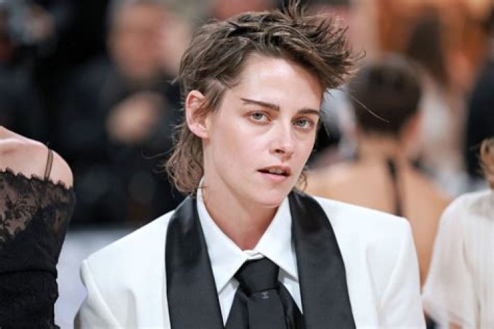 Kristen Stewart’s Channel Ad, Feet, Age, Bio, Wiki, Movies & More:-