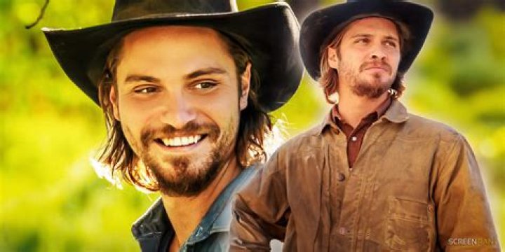 Minimalist, Adventurous Eater and Force to Be Reckoned With in Country Music (Exclusive) – Celeb Secrets Country